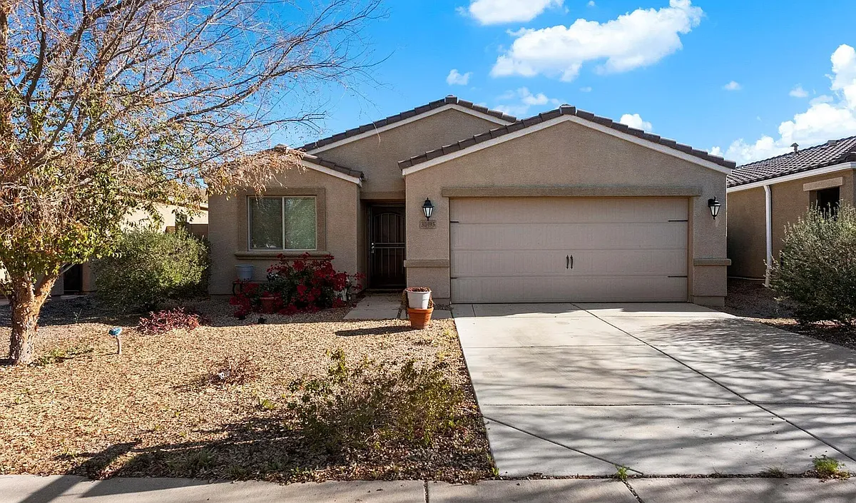 Building Photo - 30493 N Oak Dr