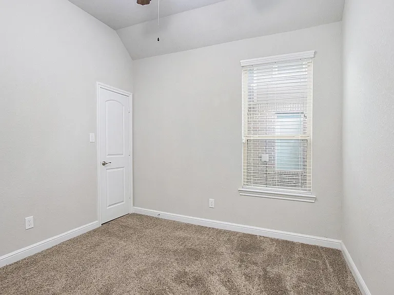 18911 Cypress Bay Dr — Photo 15