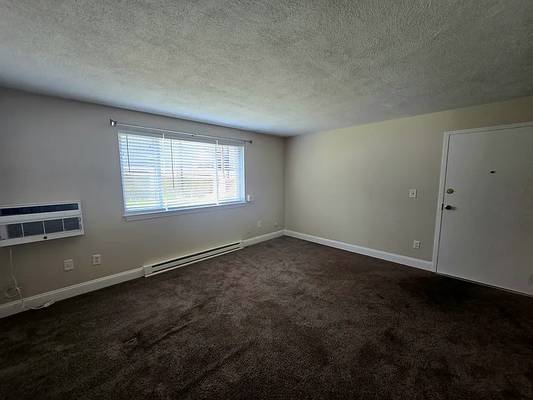 725 Broad St #4 — Photo 5