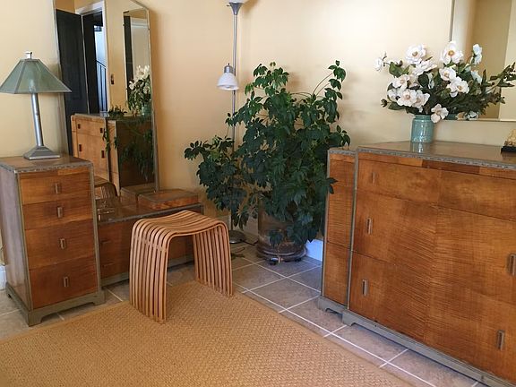 Authentic rt deco furniture in the bedroom