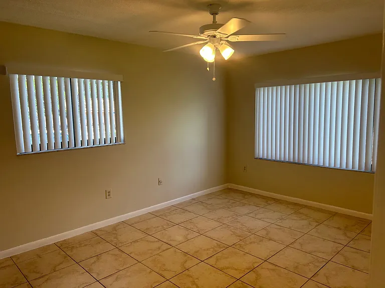 College Gardens Apartments — Photo 8