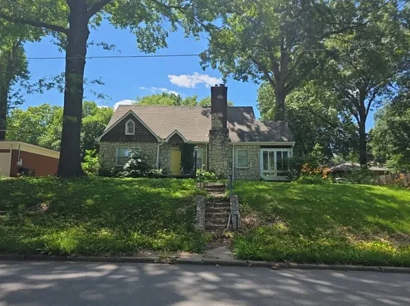 2914 Shrine Park Rd, Leavenworth, KS 66048