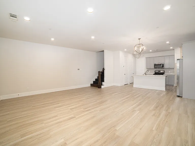 293 Ferndale St — Photo 23