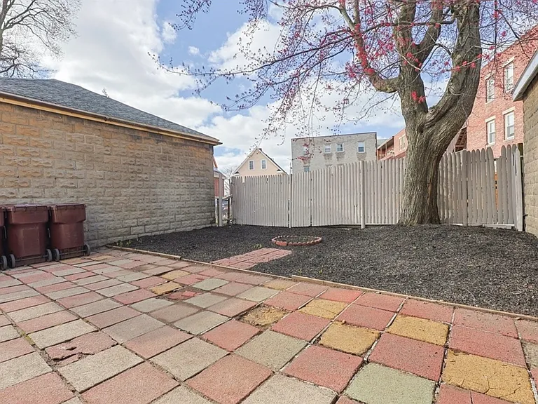 7 Hampshire St #3 — Photo 8