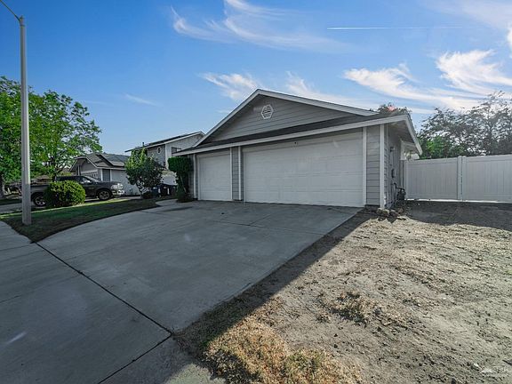 2nd image of 45857 Suffolk Dr