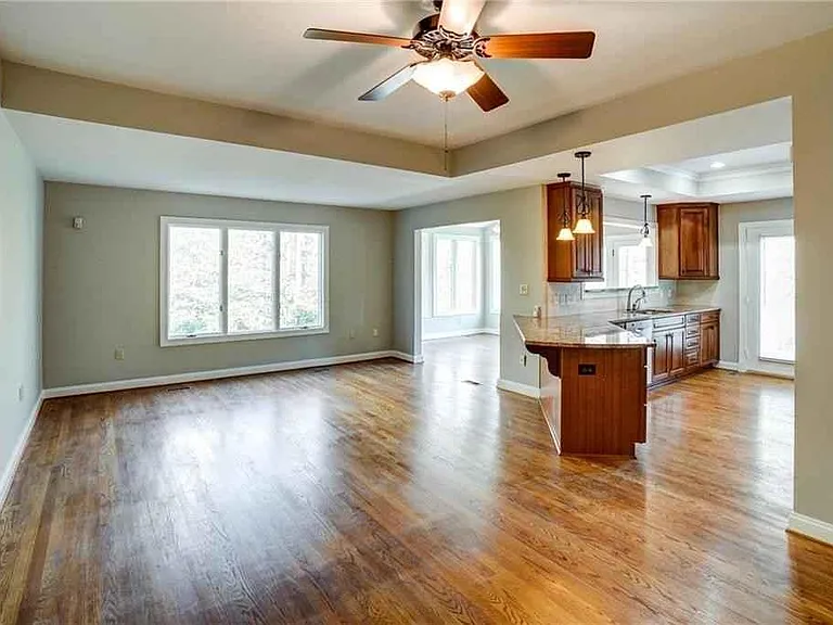3139 Stony Point Rd #E — Photo 3