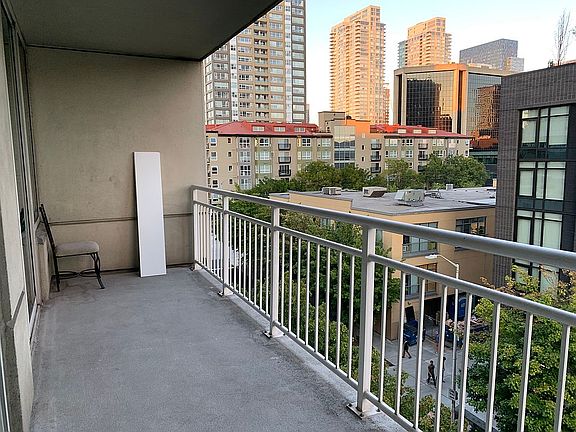 Deck (Cedar st and 3rd Ave)