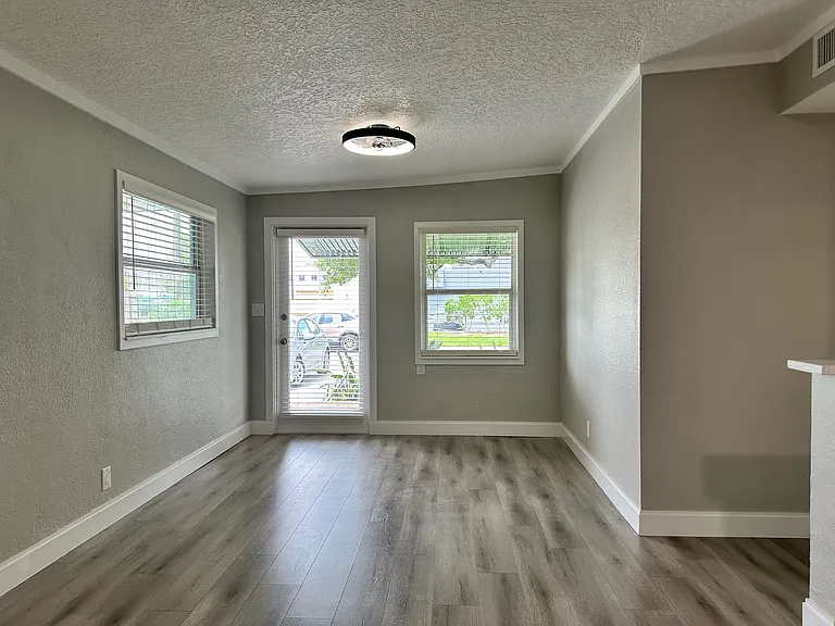 950 Balch Ave — Photo 4