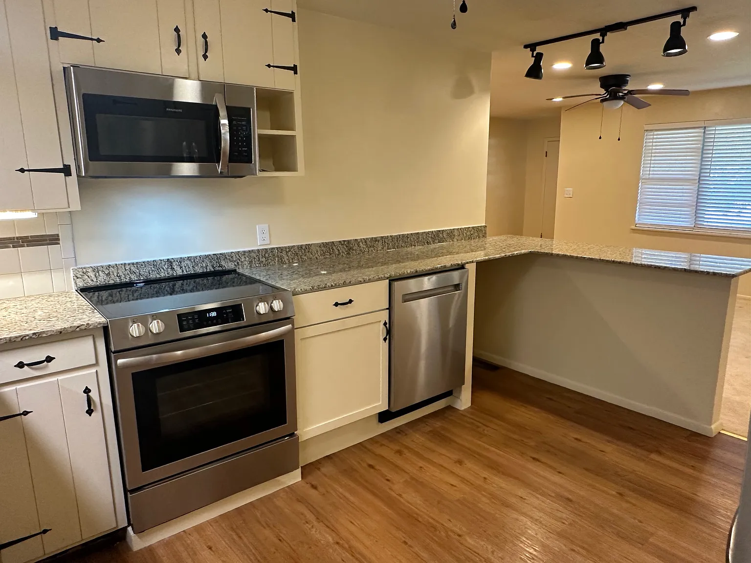 2025 W Wedington Dr — Photo 4