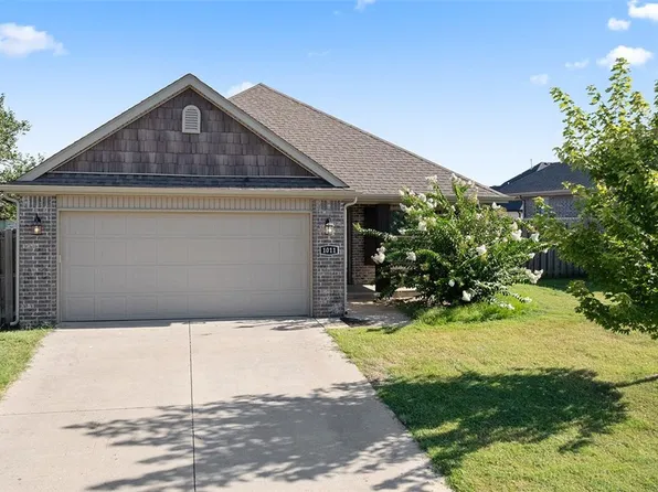 1011 Gardenia St, Centerton, AR 72719