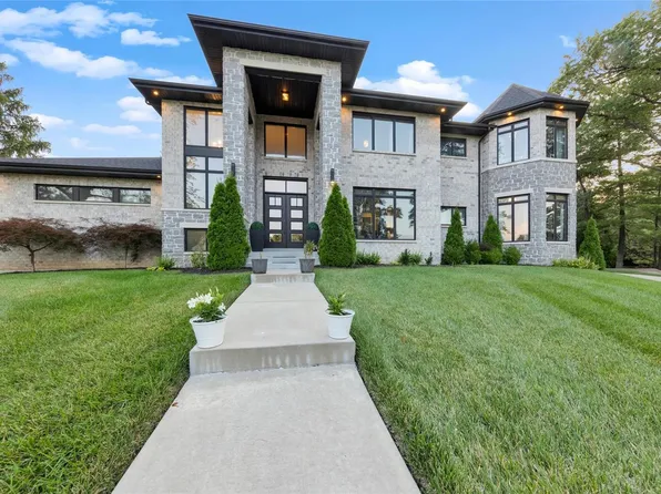74 Berkshire Dr, Saint Louis, MO 63117