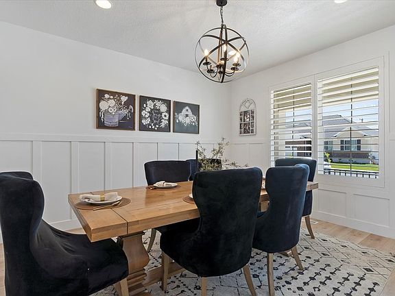 4th image of 1430 W Kelsey Way