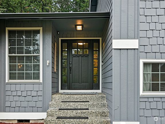 5th image of 585 NW Fairwood Way