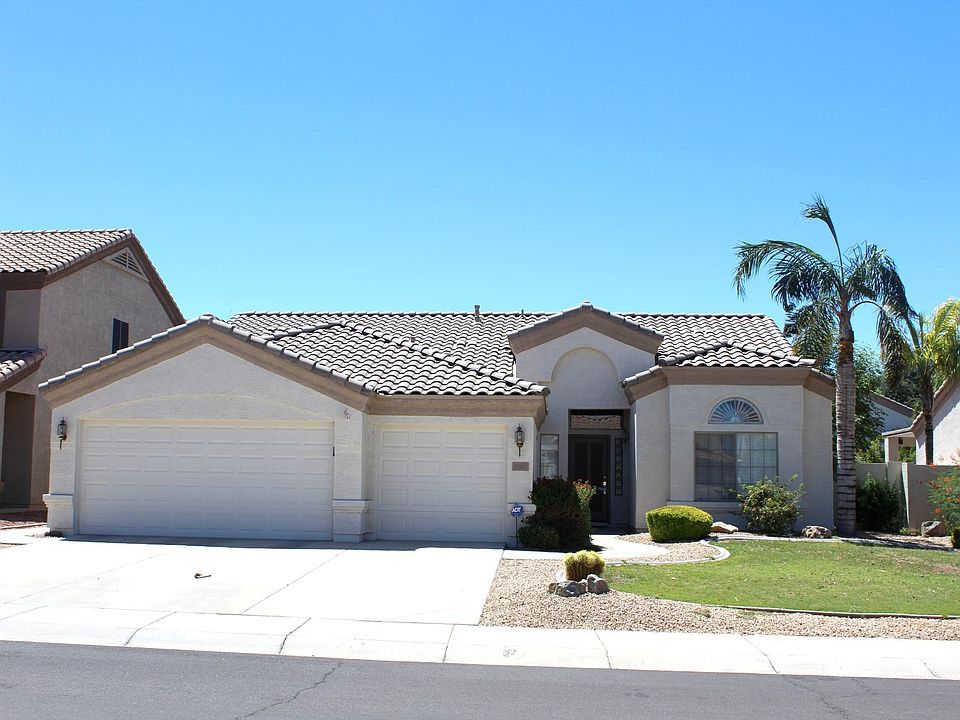 1st image of 1061 W Longhorn Dr