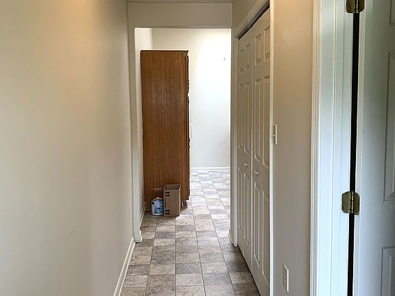 4th image of 12 Beacon Ct