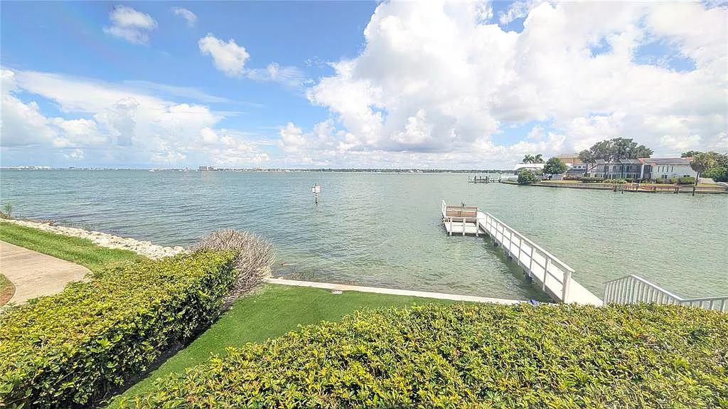 3 bed, 3.0 bath, 2928 sqft, $10,000 — Photo 1