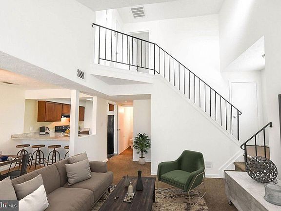3rd image of 46349 Columbus Dr Unit 305