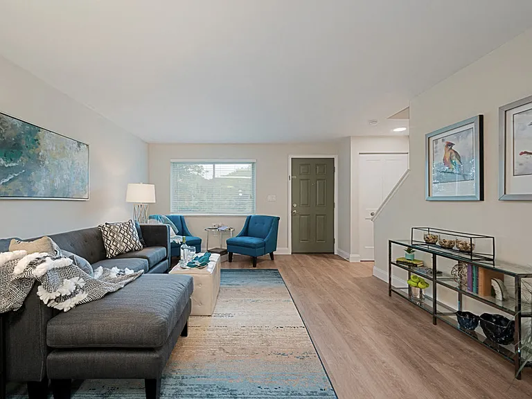 Williamsburg Estates — Photo 16