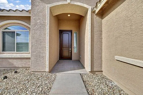 4 bed, 2490 sqft, $2,300 — Photo 3