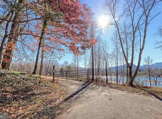 314 Lakeside Dr, Hiawassee, GA 30546