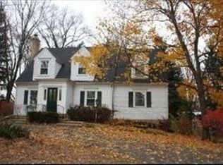 108 Midlothian Rd, Hawthorn Woods, IL 60047