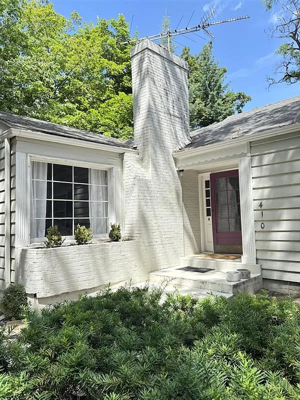 410 W Shoshone Pl — Photo 1