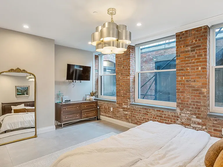 808 Washington St #GARDEN LEVEL — Photo 11