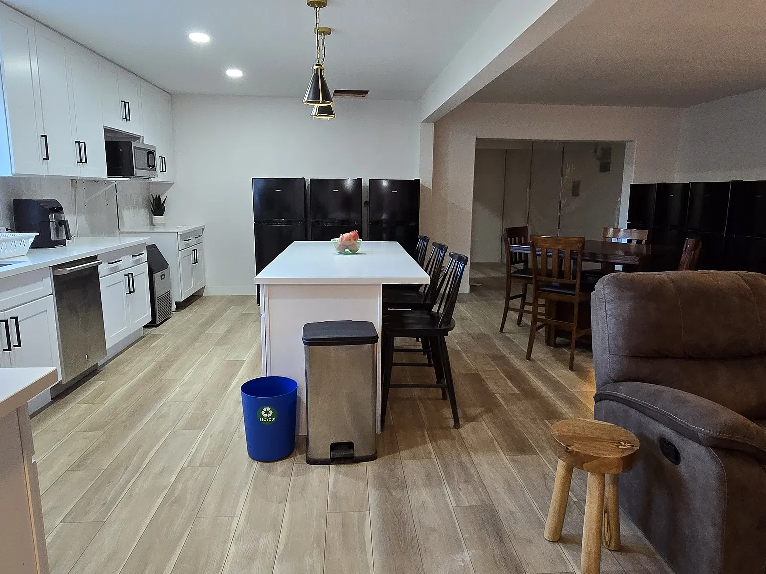 7 bed, 2300 sqft, $795 — Photo 2
