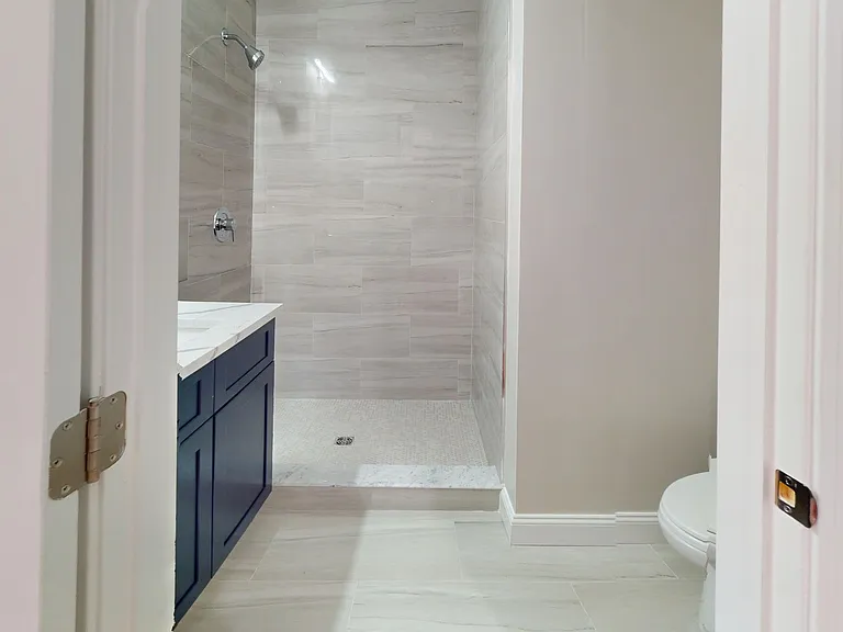 544 Whitney Ave — Photo 4