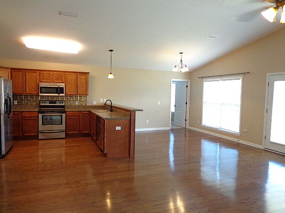 3rd image of 66 Abigail Ct