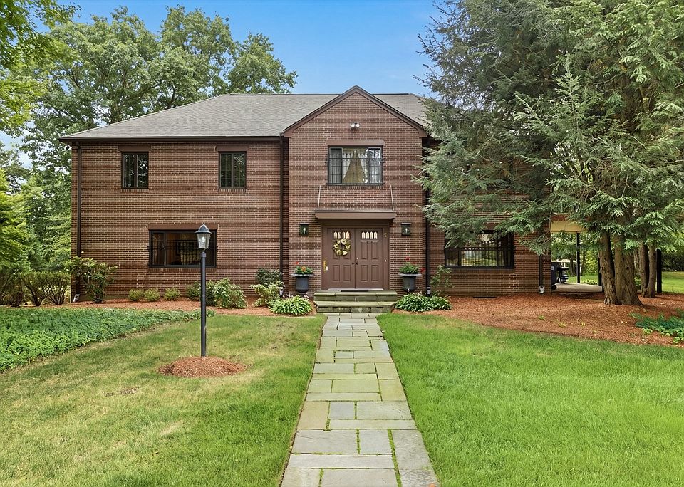 1st image of 5 Rollingwood Dr