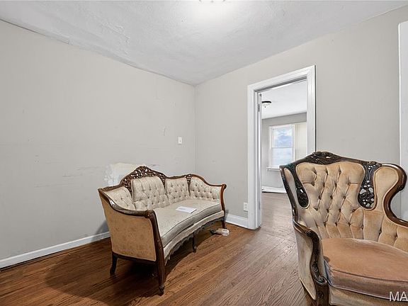 5th image of 615 Derinda Ave