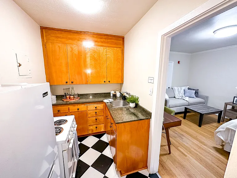 Embassy Apartments — Photo 9