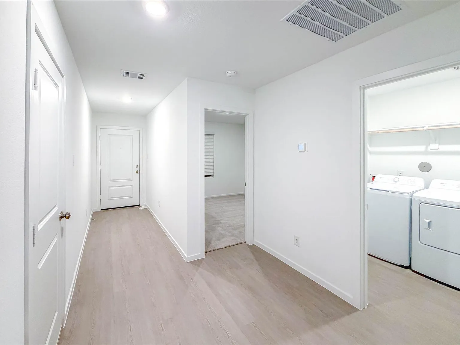 4 bed, 2.0 bath, 1924 sqft, $2,250 — Photo 3