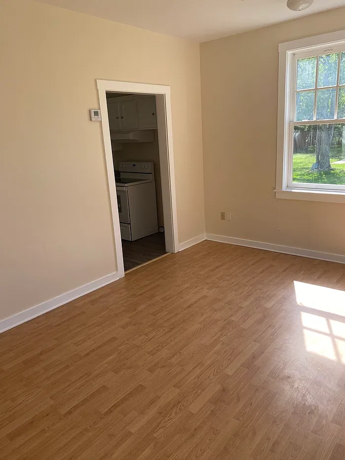 2 bed, 1.0 bath, 590 sqft, $985 — Photo 4