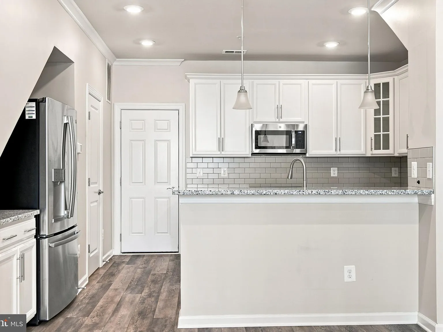 Kincora Land Bay D Condominium — Photo 4