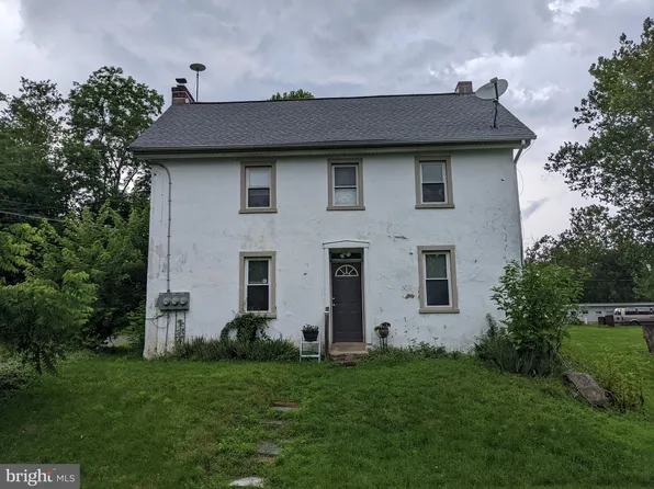 79 Spotts Mill Rd, Douglassville, PA 19518