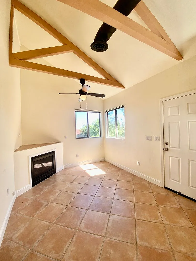 West Davis apartment — Photo 3