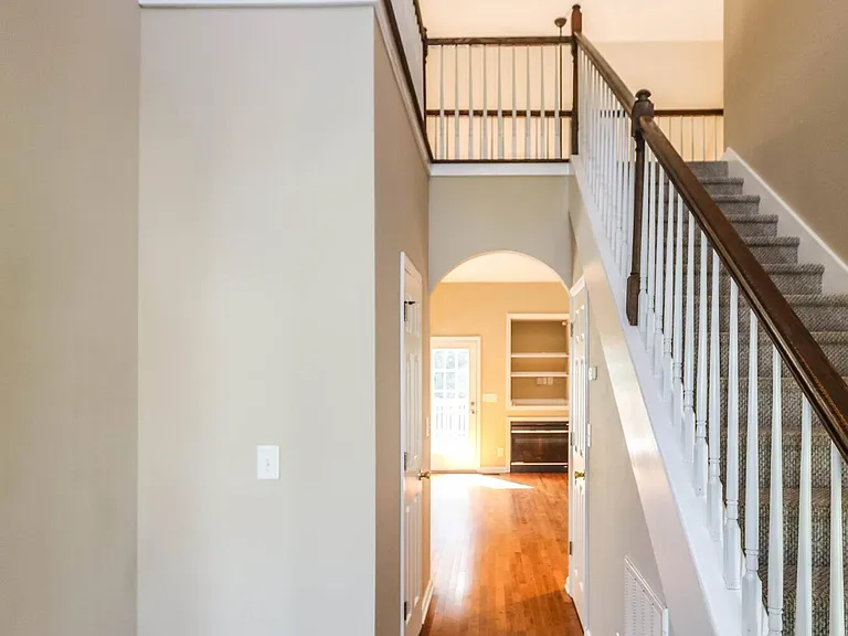547 Great Fls — Photo 2