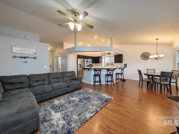 40 S Bingham St, Nampa, ID 83651