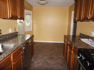 1403 E 35th St, Davenport, IA 52807