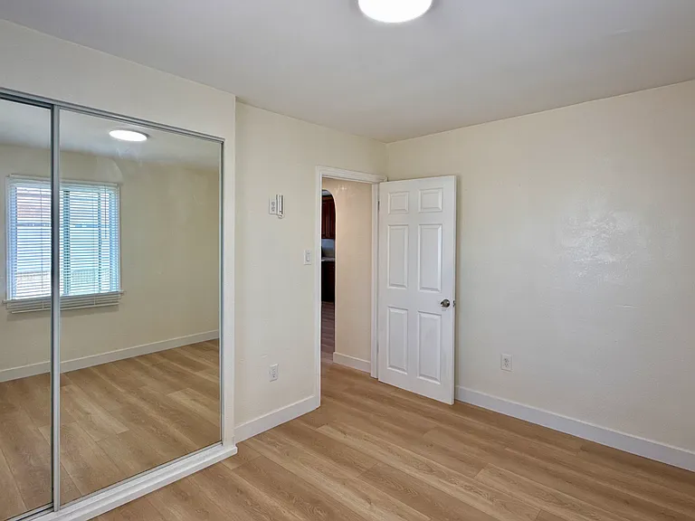 13911 Sherwood St — Photo 7