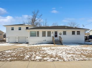 2262 C St SW, Cedar Rapids, IA 52404