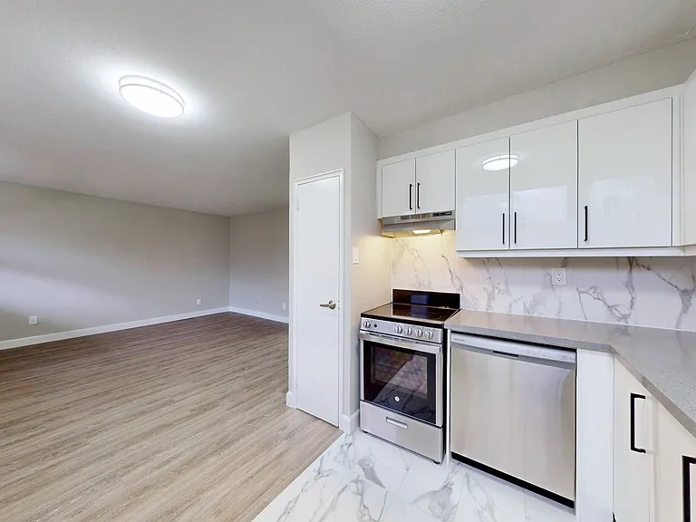 345 Merton St — Photo 11