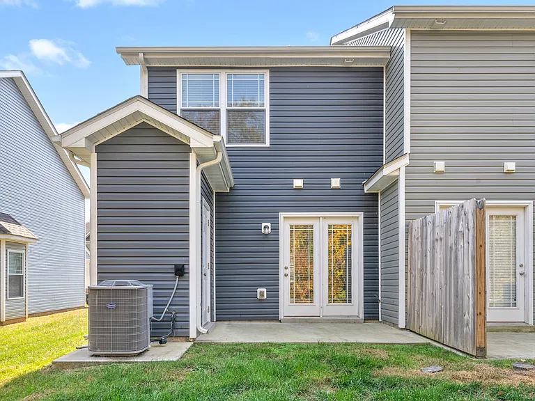 213 Woodland Valley Ln — Photo 32