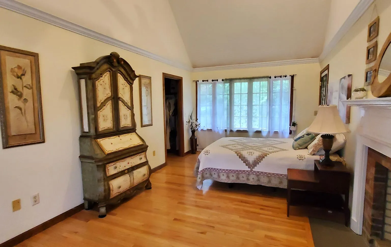 2 bed, 1683 sqft, $3,500 — Photo 2