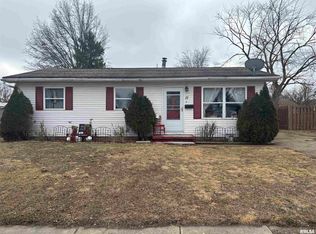 11 Sommerset Dr, Jacksonville, IL 62650