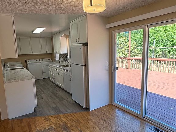 3rd image of 1408 Corona Ave