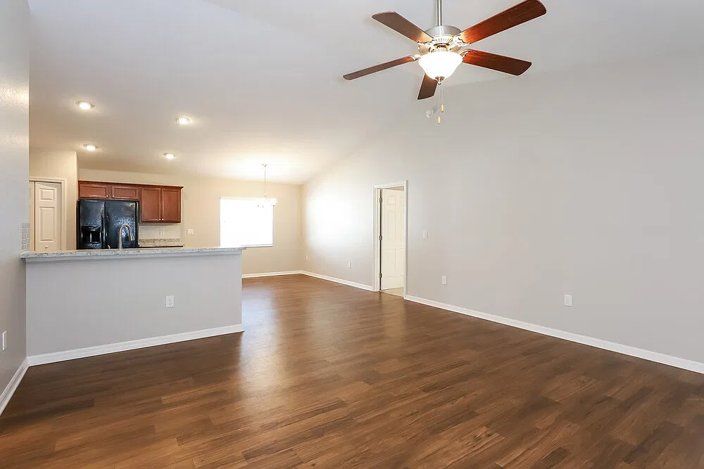 3 bed, 2.0 bath, 1485 sqft, $3,290 — Photo 2