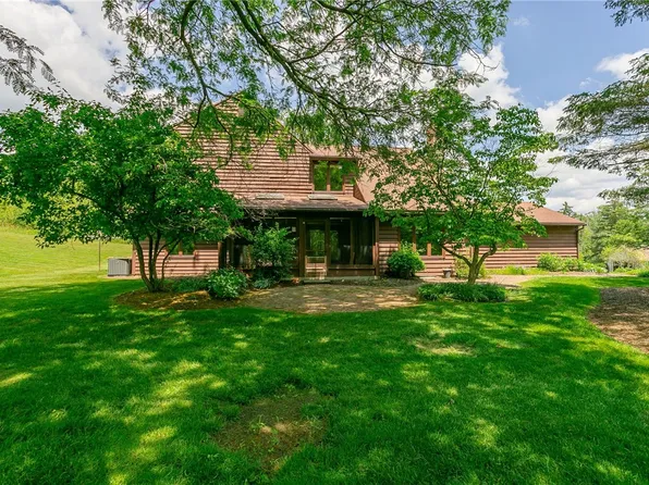 1 Wandering Trl, Pittsford, NY 14534